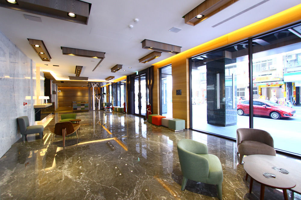 Gogo Hotel Taichung Exterior photo