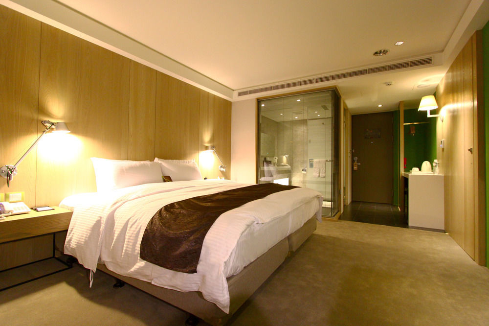 Gogo Hotel Taichung Exterior photo