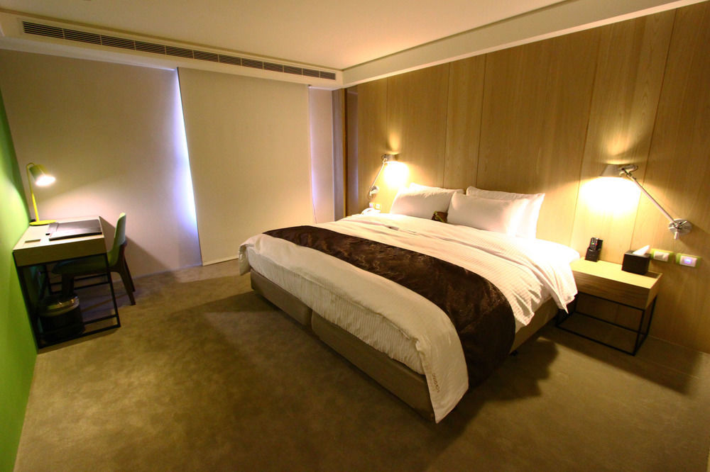 Gogo Hotel Taichung Exterior photo