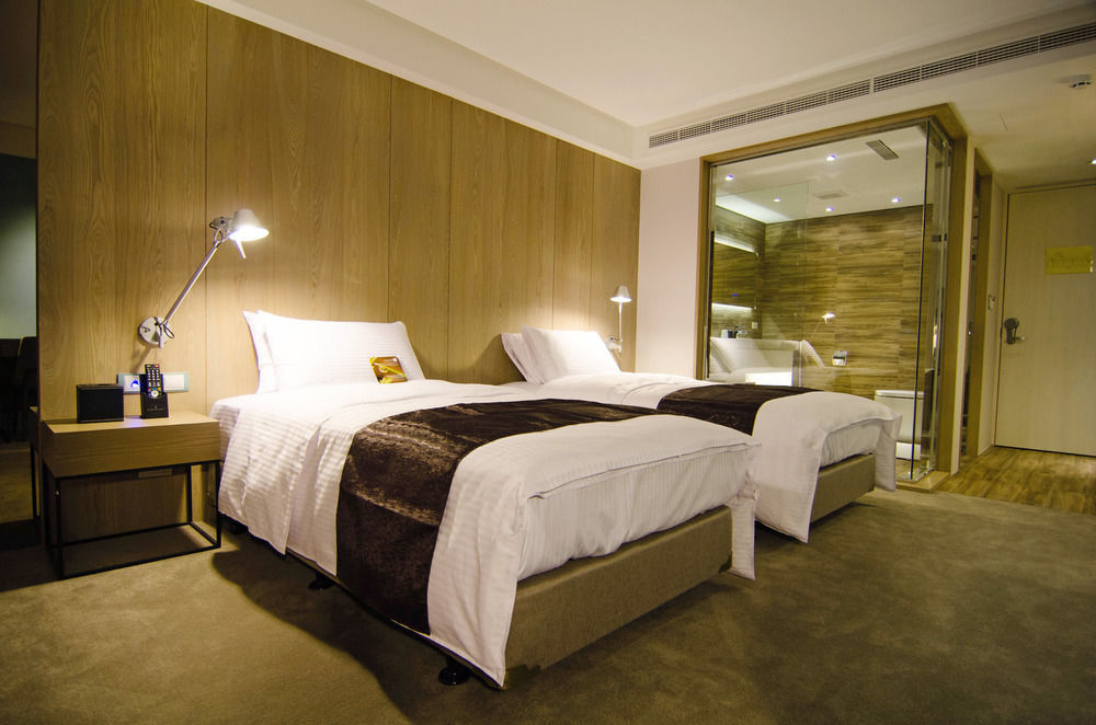 Gogo Hotel Taichung Exterior photo