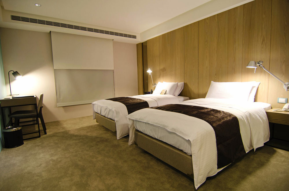 Gogo Hotel Taichung Exterior photo