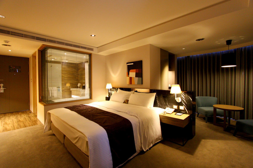 Gogo Hotel Taichung Exterior photo